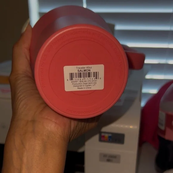 HydroJug Traveler Salmon 40 oz Hydration Bottle - Picture 2 of 2